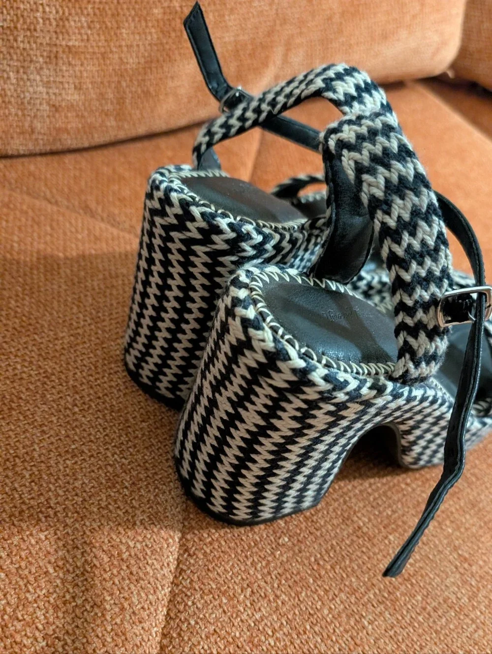 Universal Thread Woven Sandal Heel Black And White Size 6.5